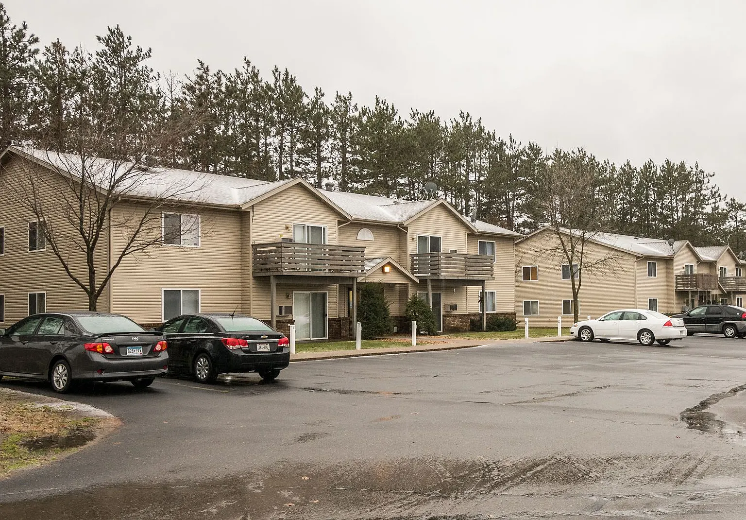 Pine Ridge Apartments — Photo 1