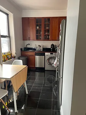 Rented by Bond New York | media 23