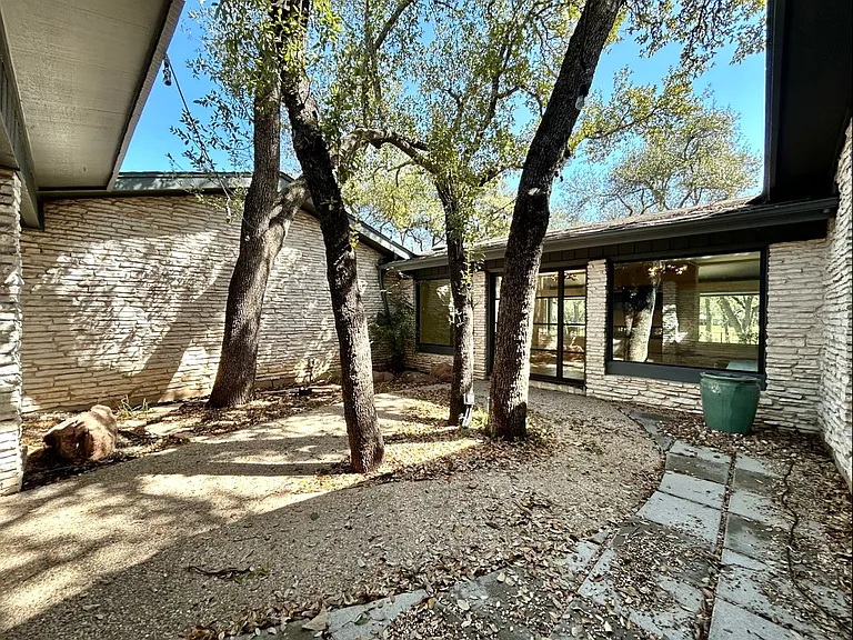 9108 Balcones Club Dr — Photo 25