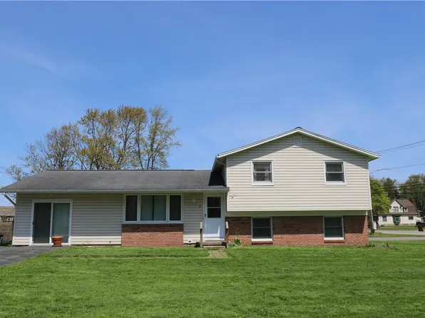 4 Mercury Dr, Rochester, NY 14624