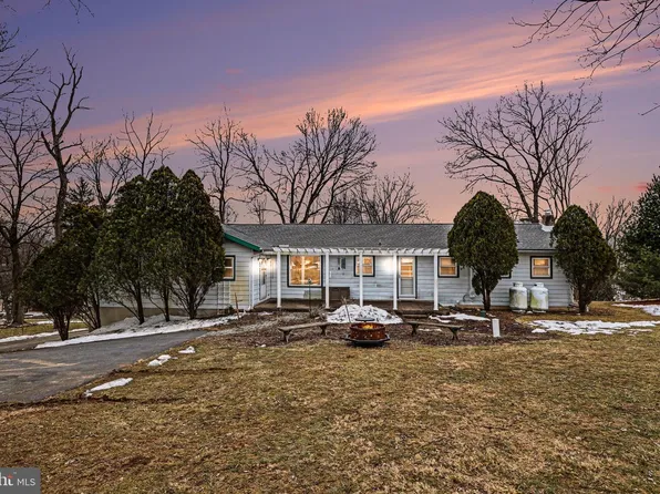 23 E Willow Terrace Dr, Mechanicsburg, PA 17050