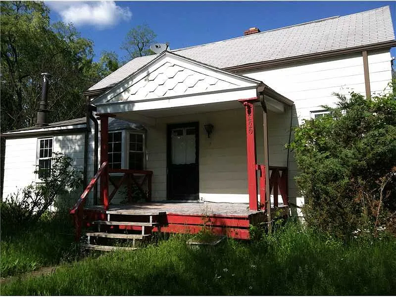 2420 Henry Rd photo 1