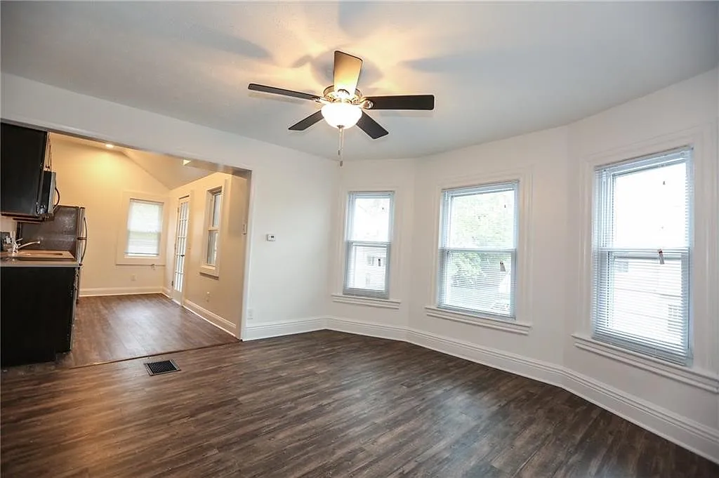 2 bed, 1.5 bath, 5875 sqft, $1,550 — Photo 3
