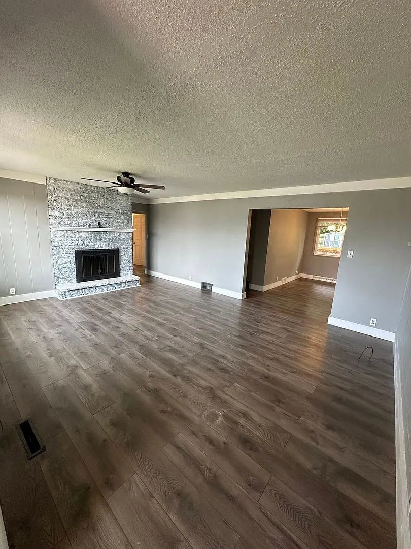 Exceptional 4-Bed, 2-Full-Bath Quincy Home with Fenced in Yard and Garage — Photo 4