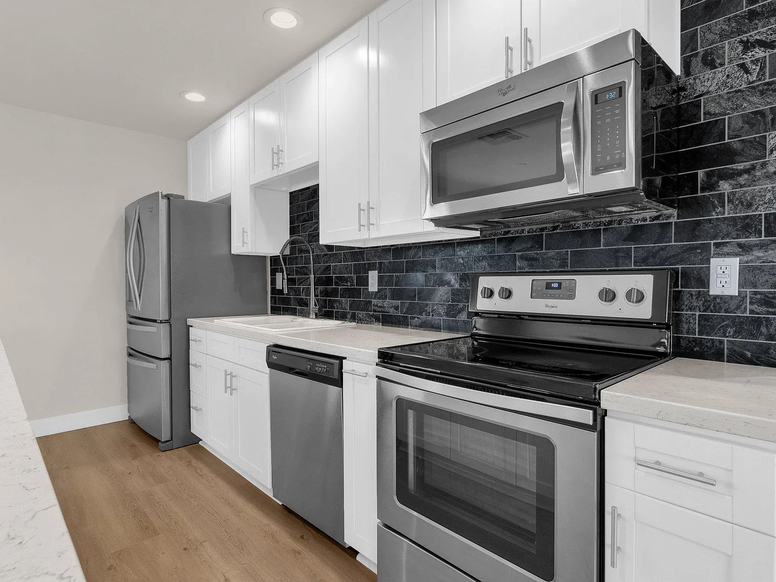 3 bed, 1358 sqft, $2,900 — Photo 3