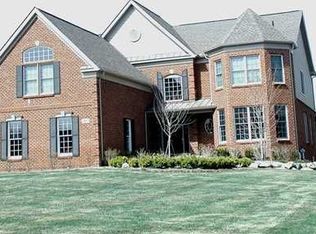 2051 Whispering Woods Ct, Ann Arbor, MI