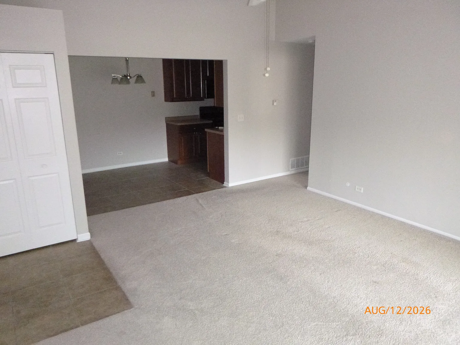 One Bedroom Condo - Lombard — Photo 2
