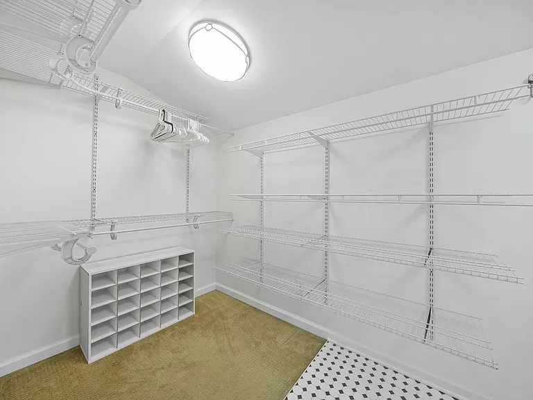 814 Locust St — Photo 18
