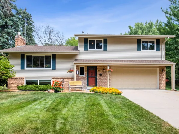 10324 Crestridge Dr, Minnetonka, MN 55305