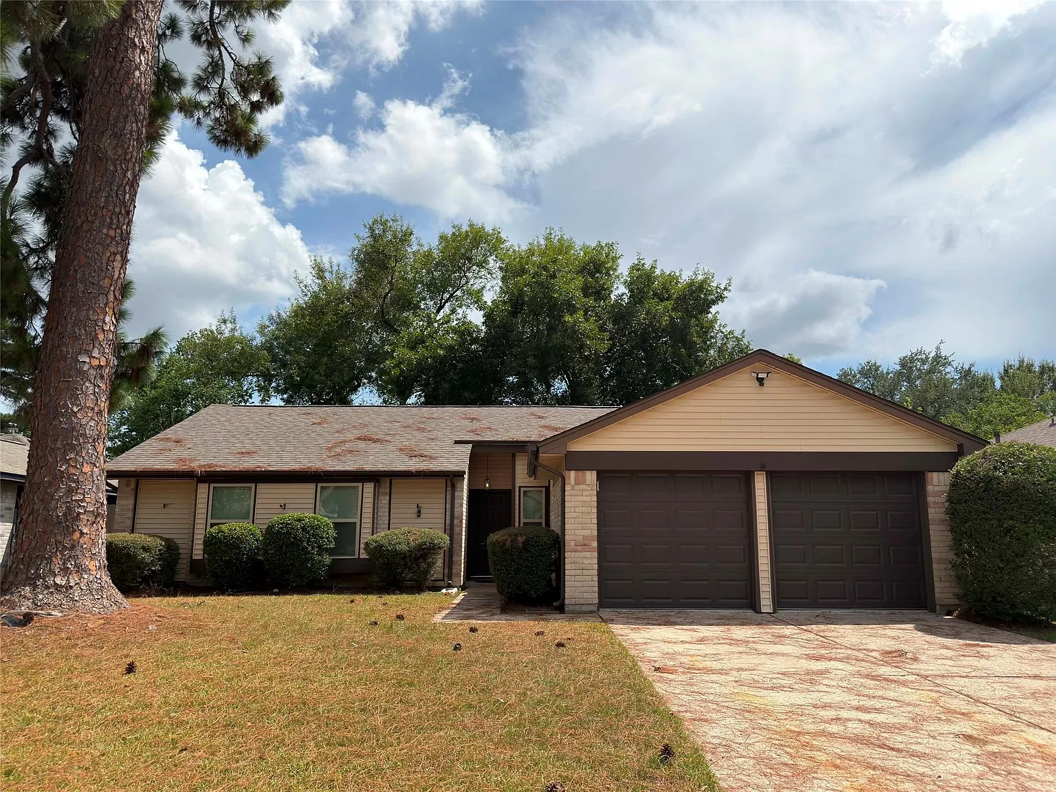 3 bed, 2.0 bath, 1406 sqft, $2,400 — Photo 1