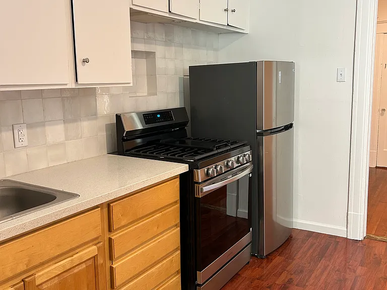 675 Clementina St — Photo 16
