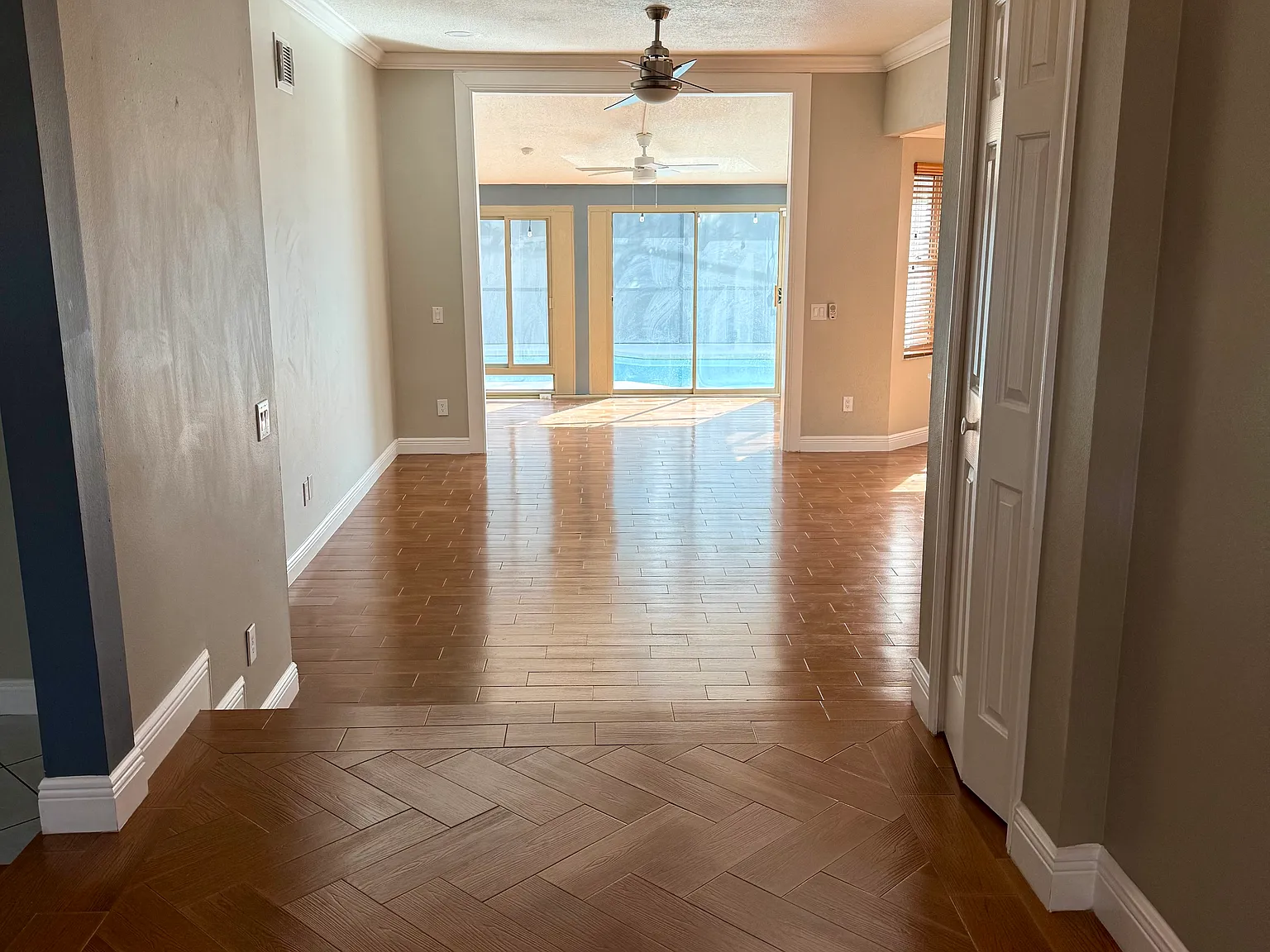 5 bed, 2564 sqft, $3,500 — Photo 3