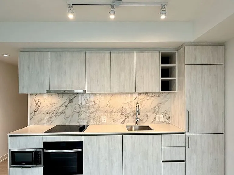 8 Wellesley St W #3209 — Photo 12