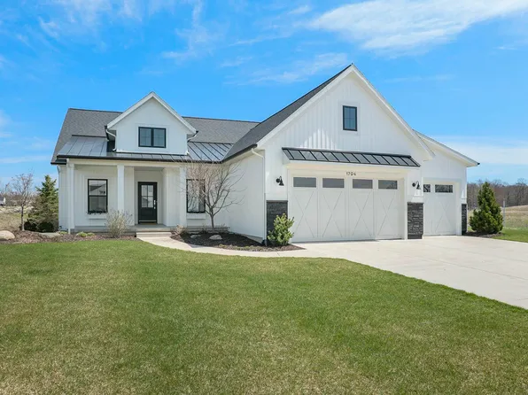 1794 Kenowa Ave NW, Grand Rapids, MI 49534