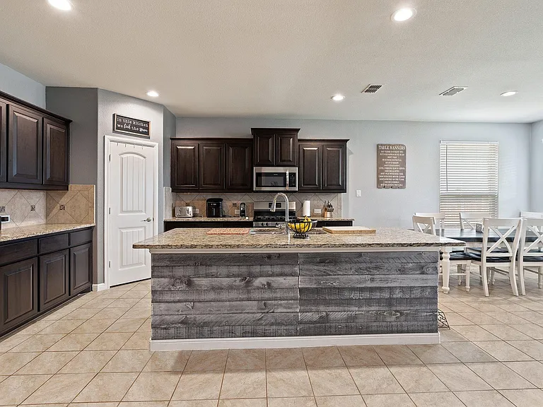 9124 Golden Hollow Ln — Photo 4