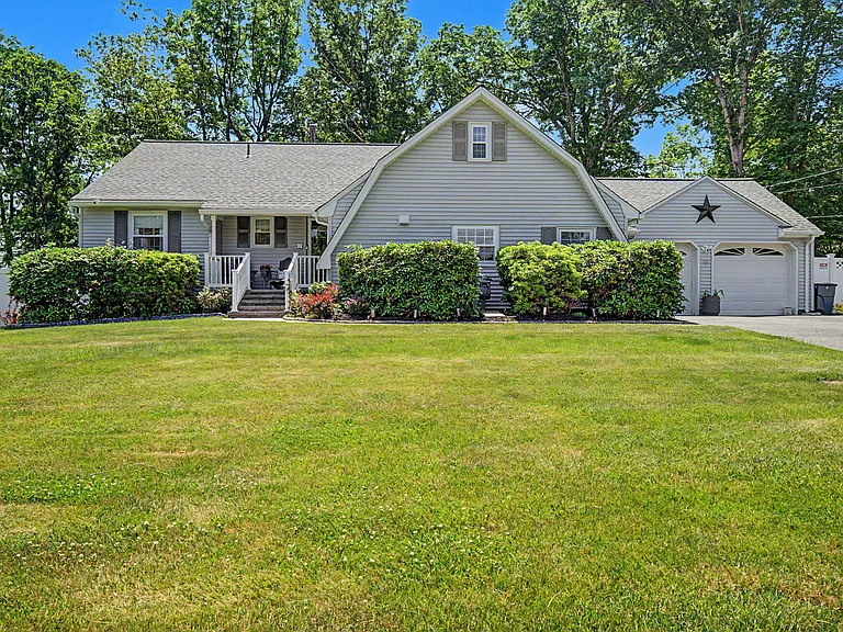 5 Forest Dr — Photo 1