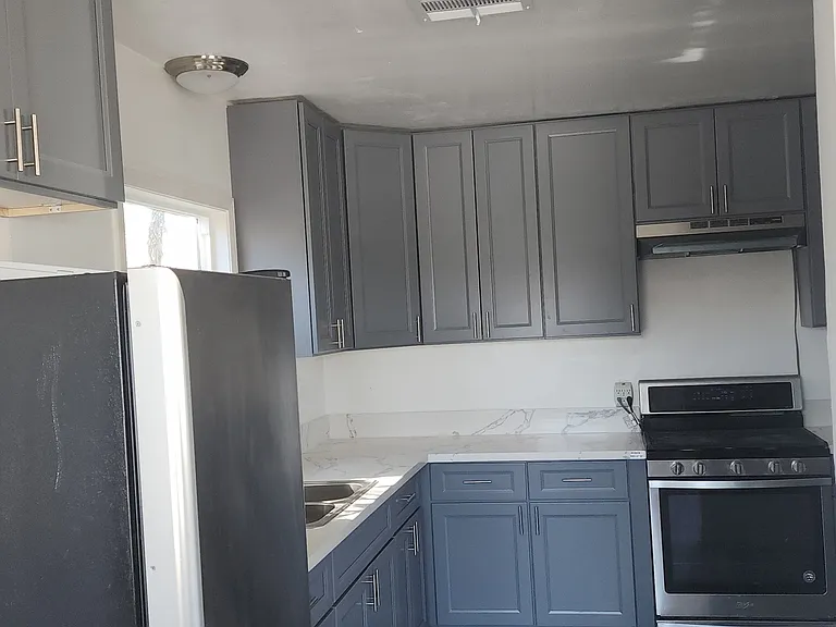 858 S Riverside Ave — Photo 6