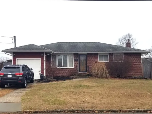 300 W 6th St, Deer Park, NY 11729