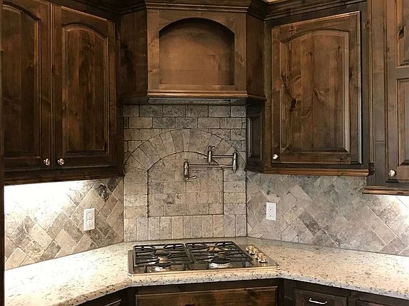 2nd image of 11049 NE Marigold Ln