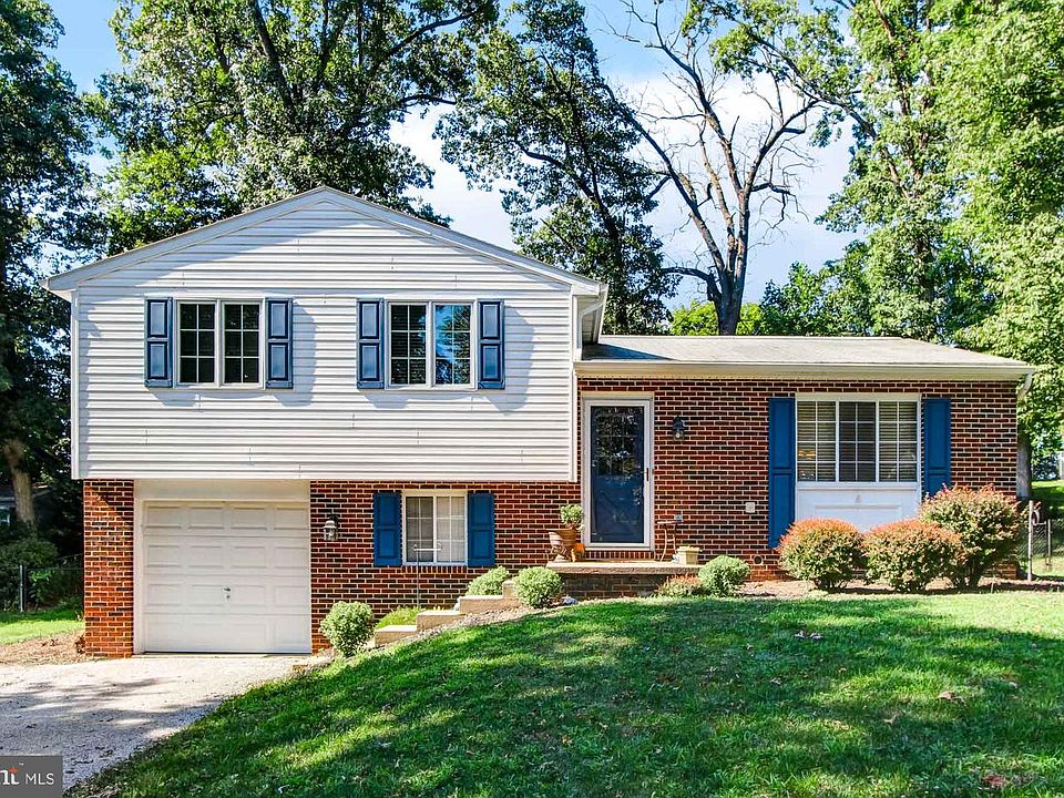 1st image of 5 Woodland Dr
