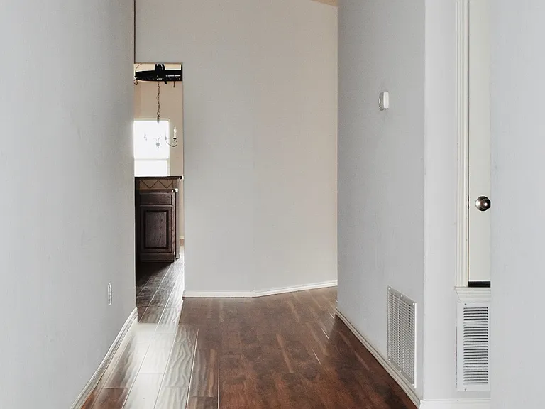 Split Bedroom Design