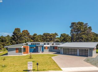 760 Carter St SW, Bandon, OR 97411