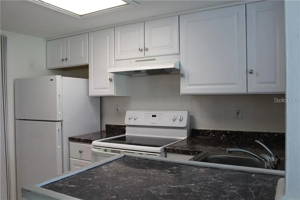 1 bed, 1.0 bath, 682 sqft, $1,600 — Photo 2