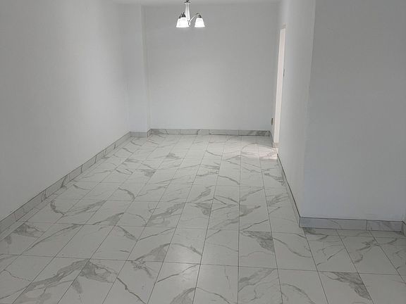 2nd image of 9 Rockwood Dr