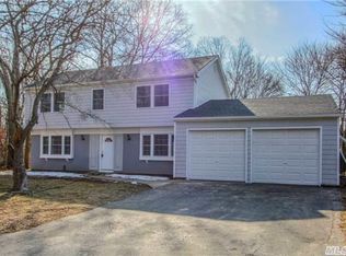 4 Harwick Ln, Stony Brook, NY 11790