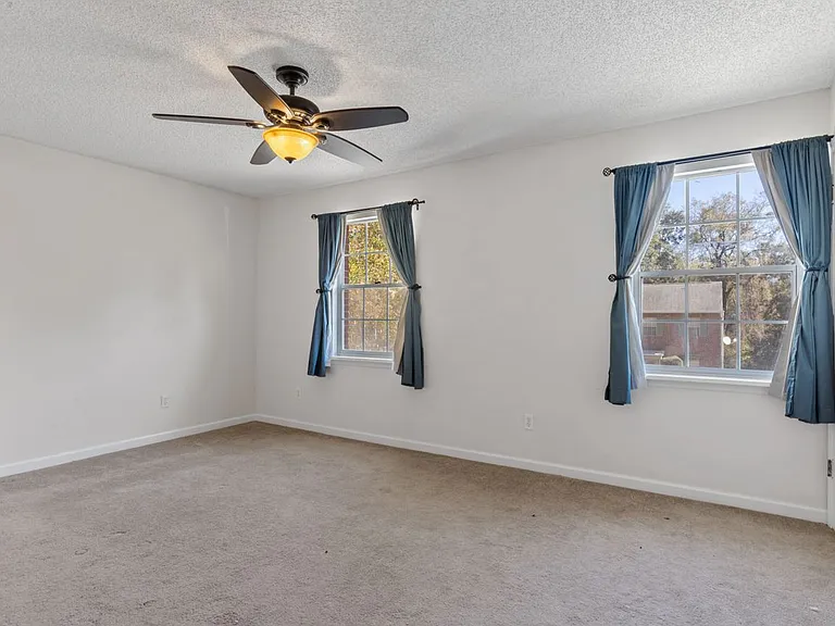 2372 Gregory Dr — Photo 18