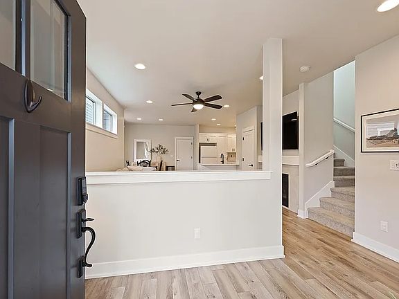 2nd image of 4541 SW 36th St