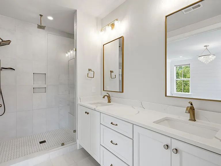 2428 Runnymede Ln — Photo 40