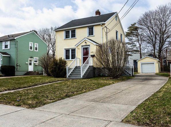 3058 Connaught Ave, Halifax, NS B3L 3A4