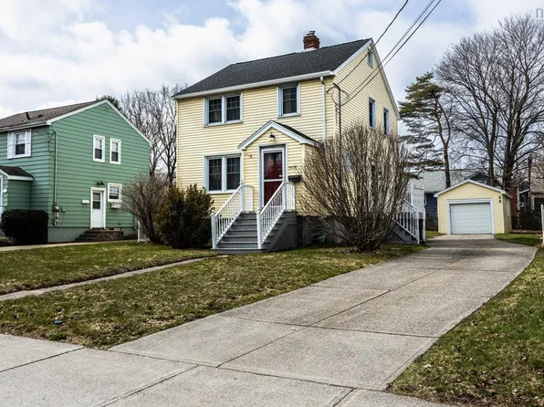 3058 Connaught Ave, Halifax, NS B3L 3A4