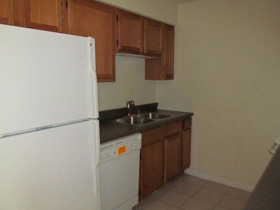 4th image of 18330 Cherry Creek Dr APT 4