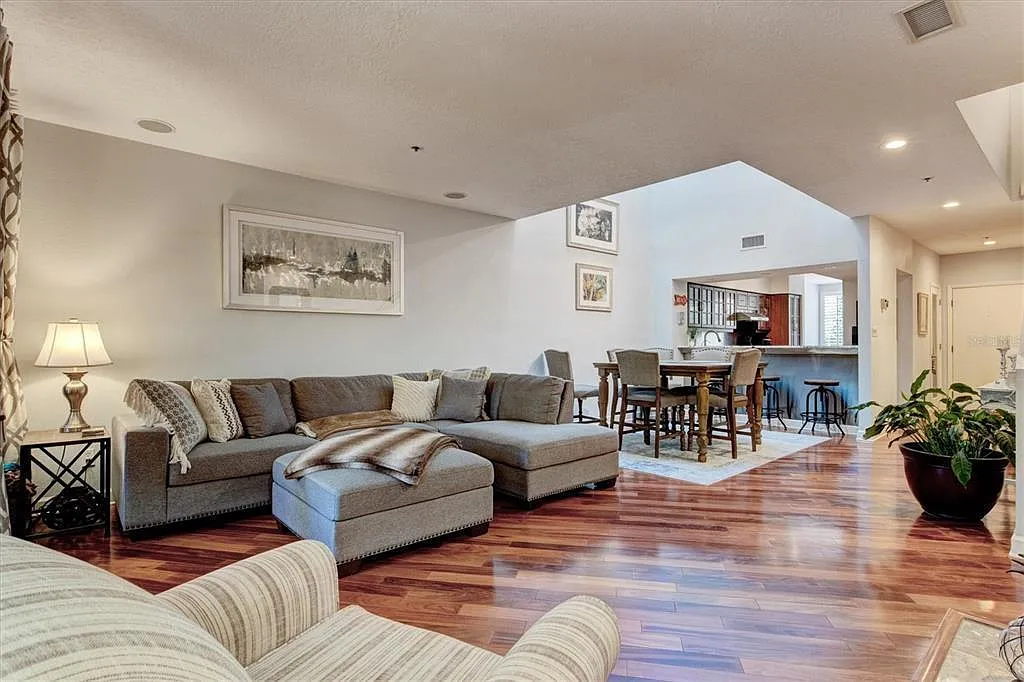 2 bed, 2606 sqft, $4,000 — Photo 1