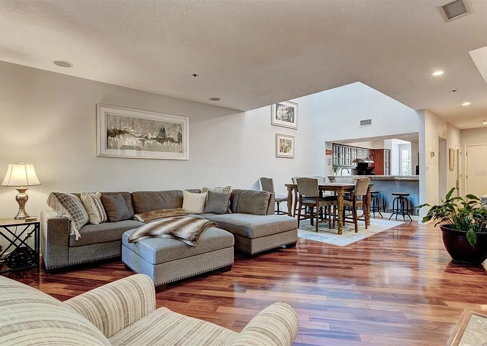 1926 Harbourside Dr
