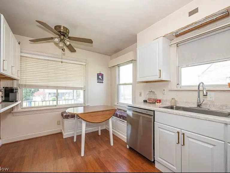 436 W Wood St — Photo 4