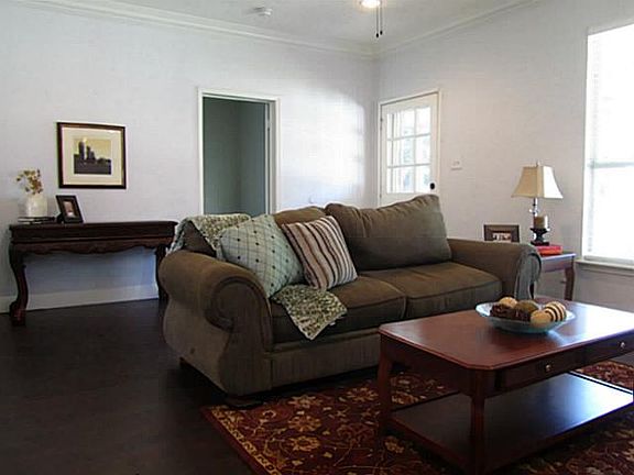 3rd image of 4925 Locke Ave