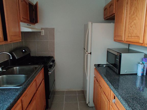 3rd image of 254 Underhill Ave #2