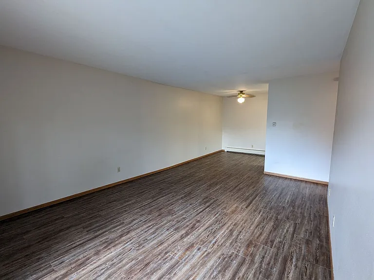 1005 S East St — Photo 3