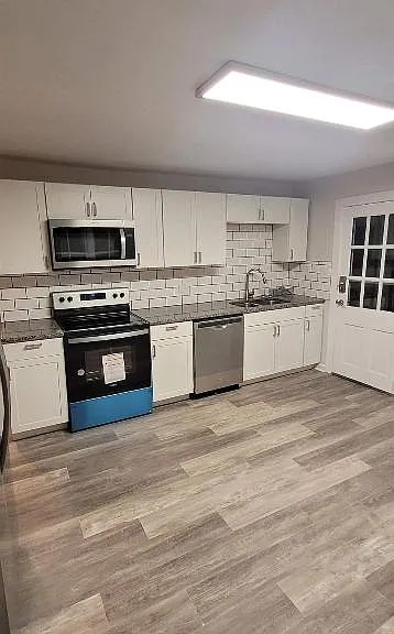 122 E Scott St — Photo 10