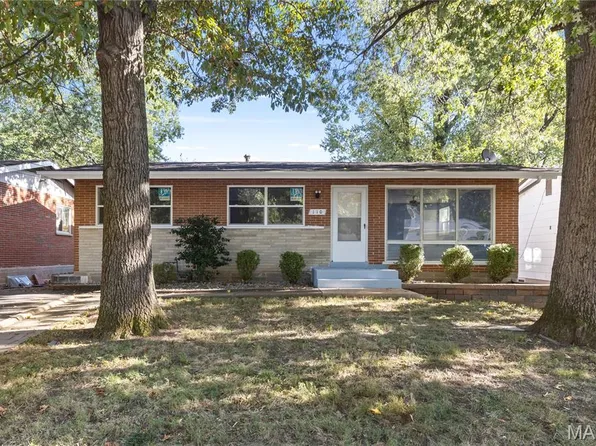 110 Young Dr, Saint Louis, MO 63135