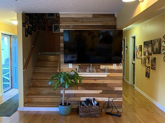 2nd image of 78 Beaver Hollow Cir