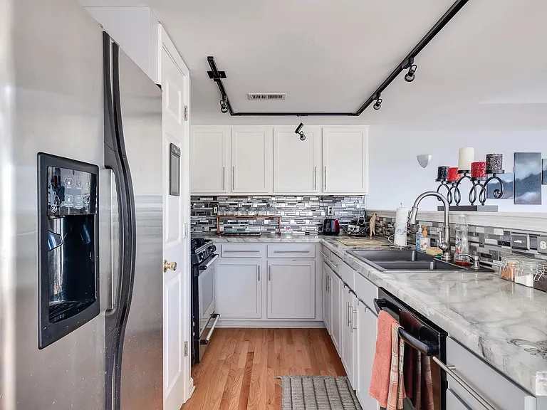 943 Baxter Ave #101 — Photo 13