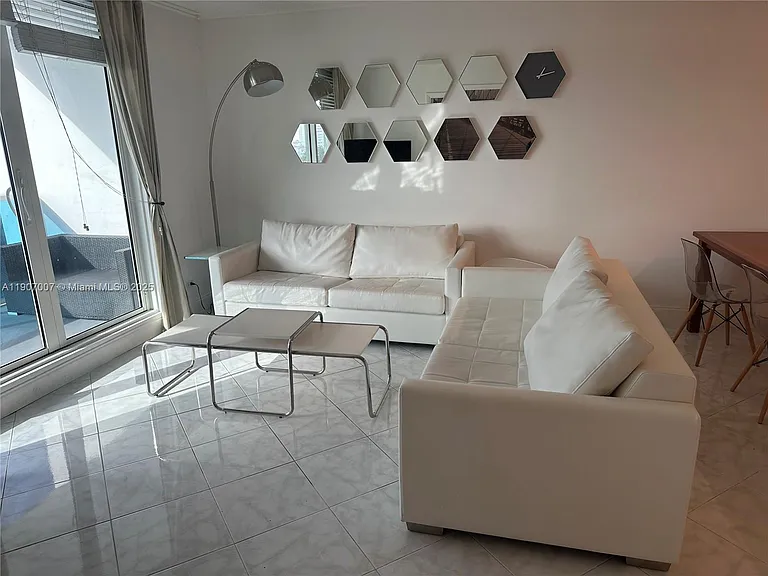 2301 Collins Ave #737 — Photo 8
