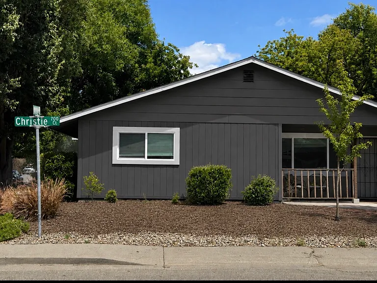 704 Christie Ct — Photo 1