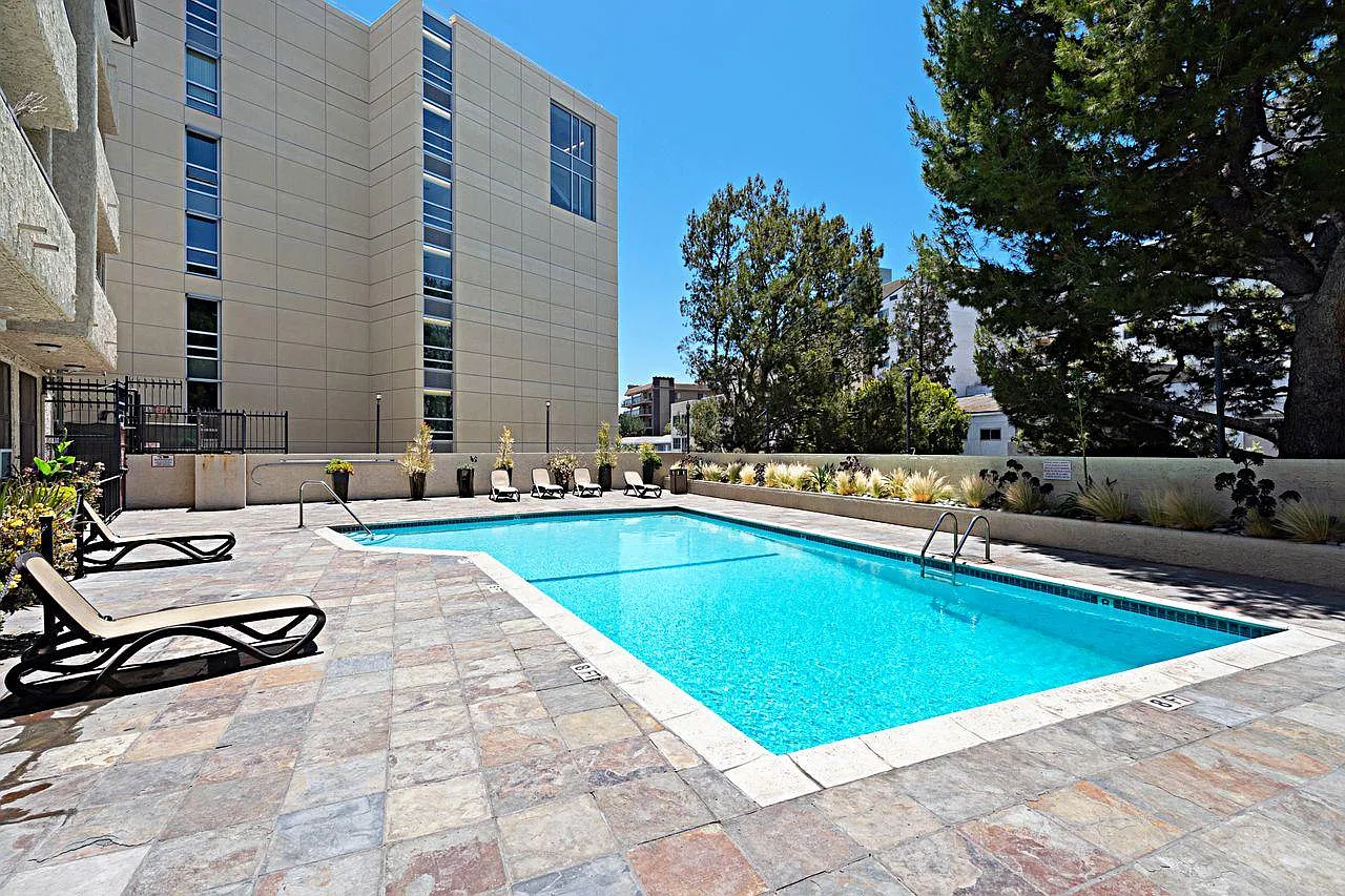 2 bed, 962 sqft, $3,800 — Photo 3