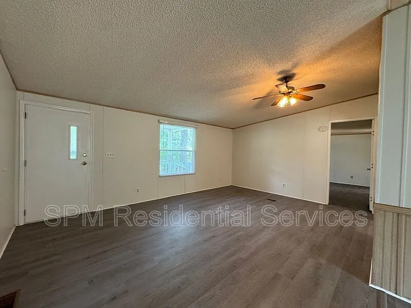 3 bed, 2.0 bath, 1406 sqft, $1,600 — Photo 3