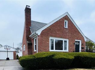 54 Webb St, Providence, RI 02908